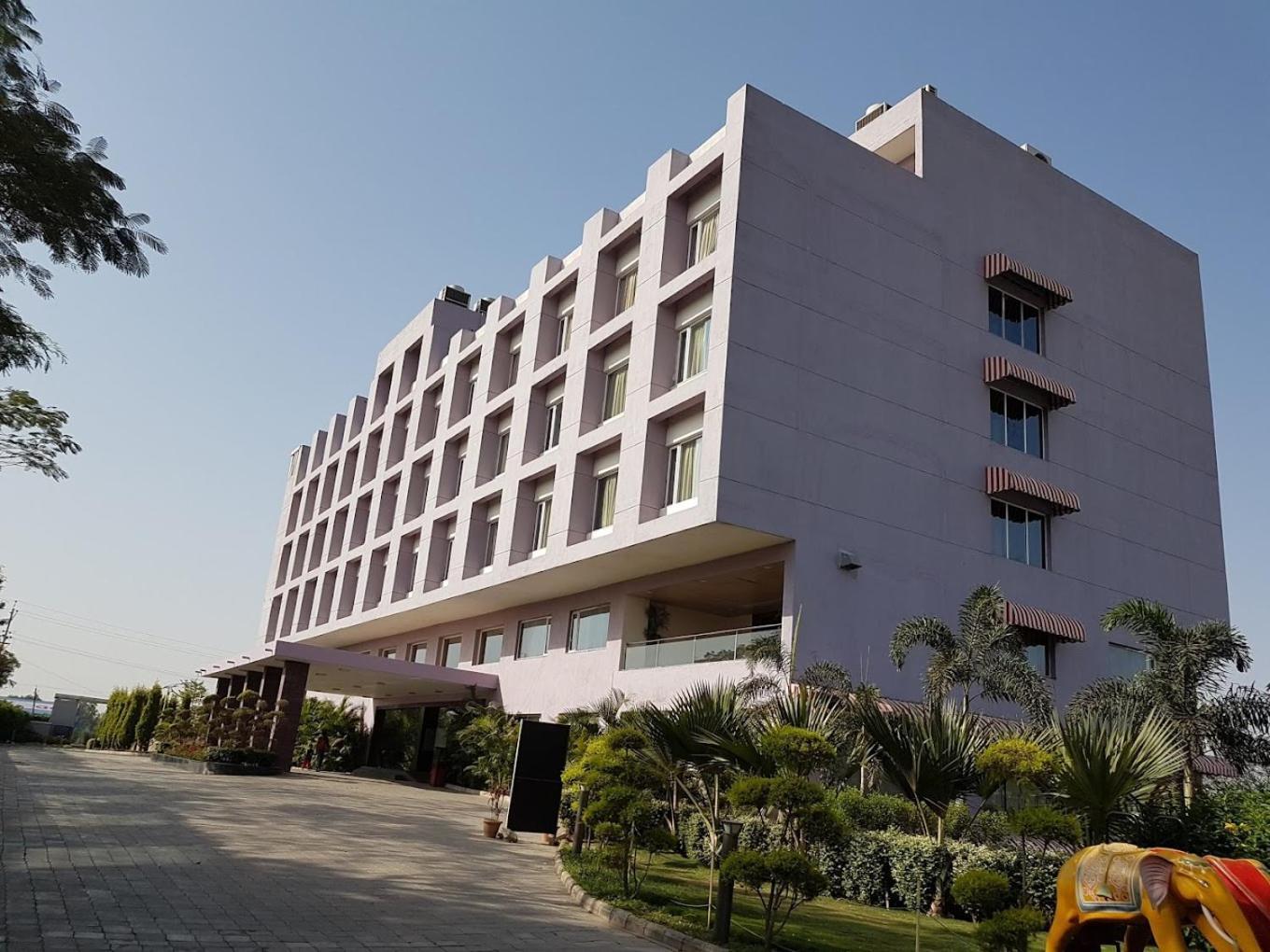 Nandan Kanan Hotel & Resort Sipra Экстерьер фото