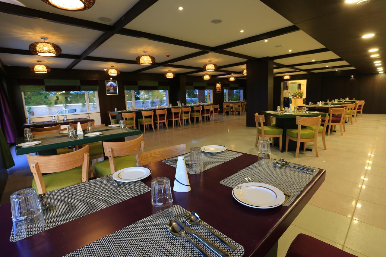 Nandan Kanan Hotel & Resort Sipra Экстерьер фото