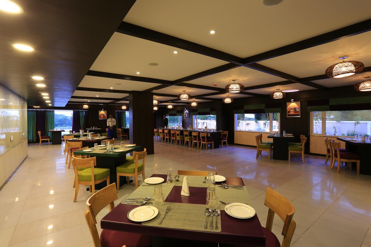 Nandan Kanan Hotel & Resort Sipra Экстерьер фото