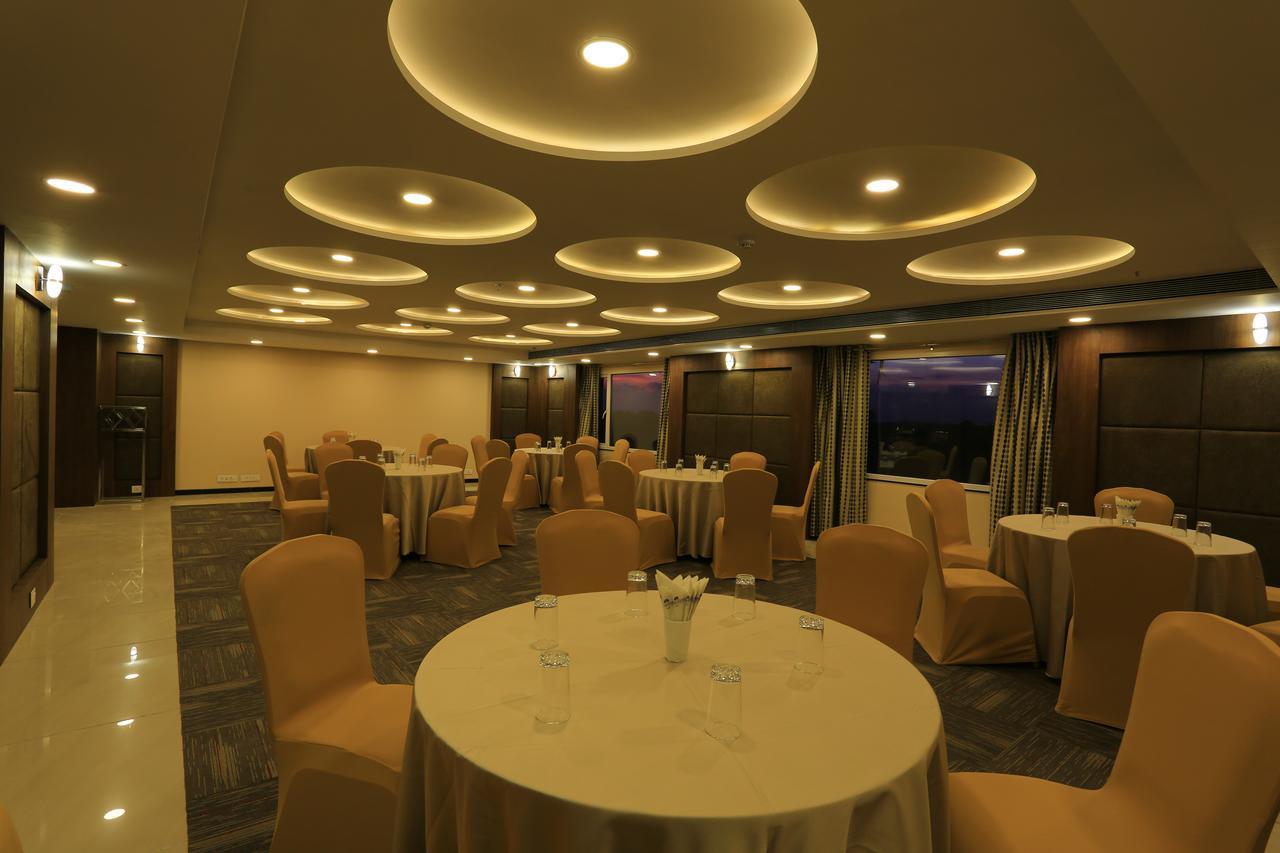Nandan Kanan Hotel & Resort Sipra Экстерьер фото