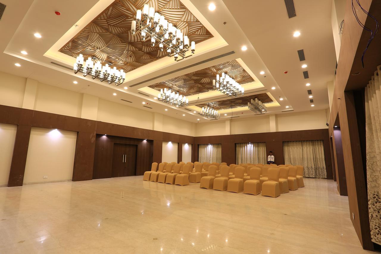 Nandan Kanan Hotel & Resort Sipra Экстерьер фото