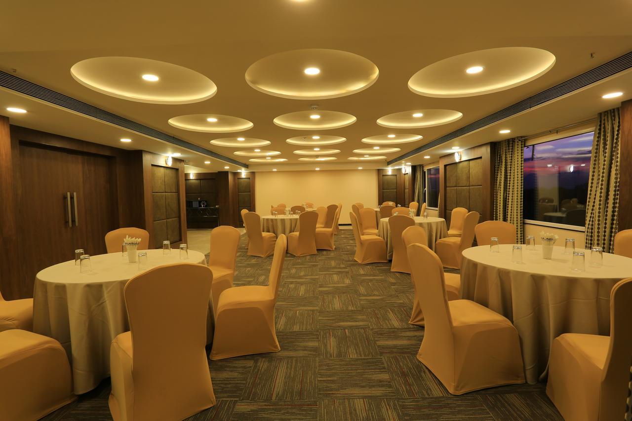 Nandan Kanan Hotel & Resort Sipra Экстерьер фото